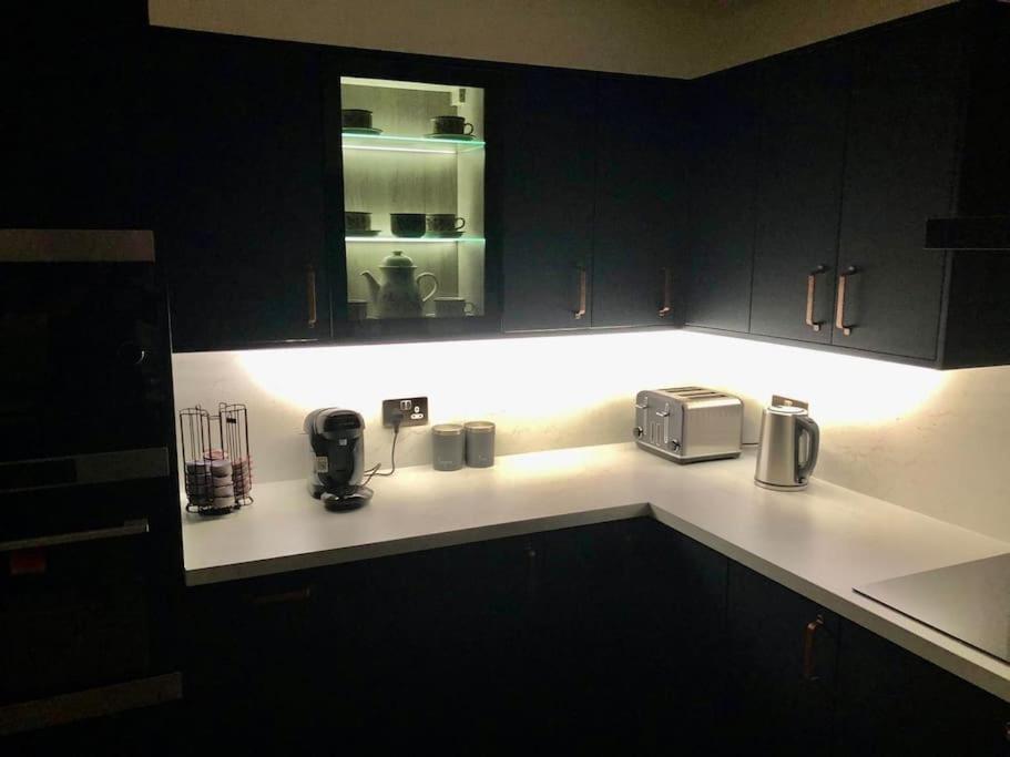 Sandileigh House By Yourstays - Luxurious 3 Bedroom House In オルトリンシャン エクステリア 写真