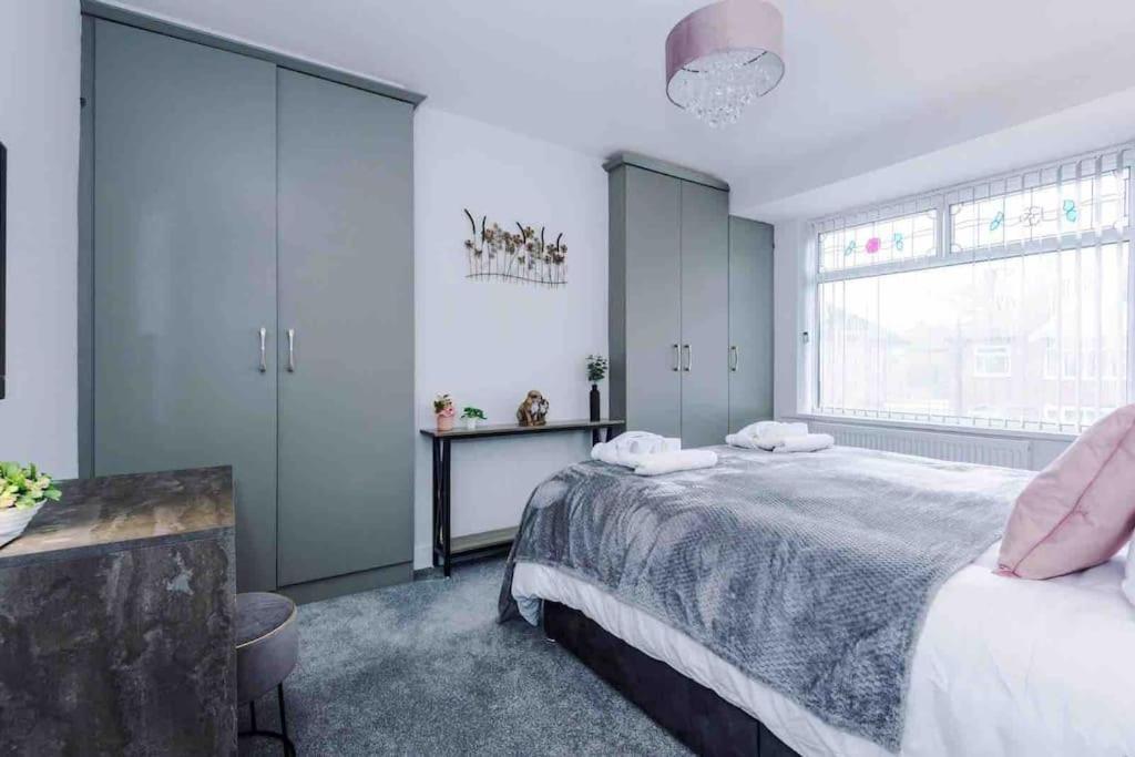 Sandileigh House By Yourstays - Luxurious 3 Bedroom House In オルトリンシャン エクステリア 写真